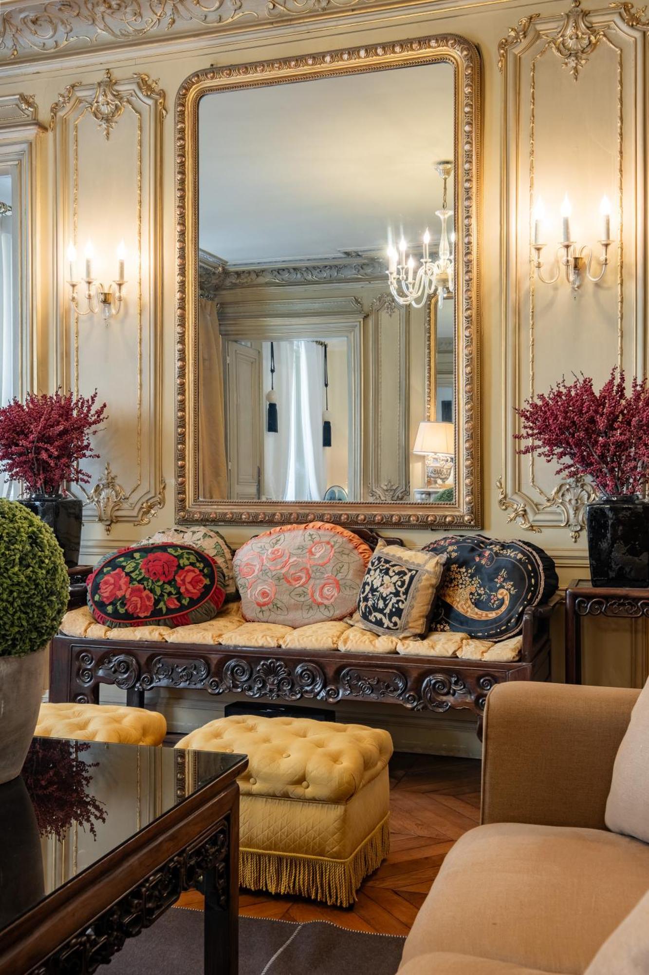 Veeve - Ornate Beauty Parijs